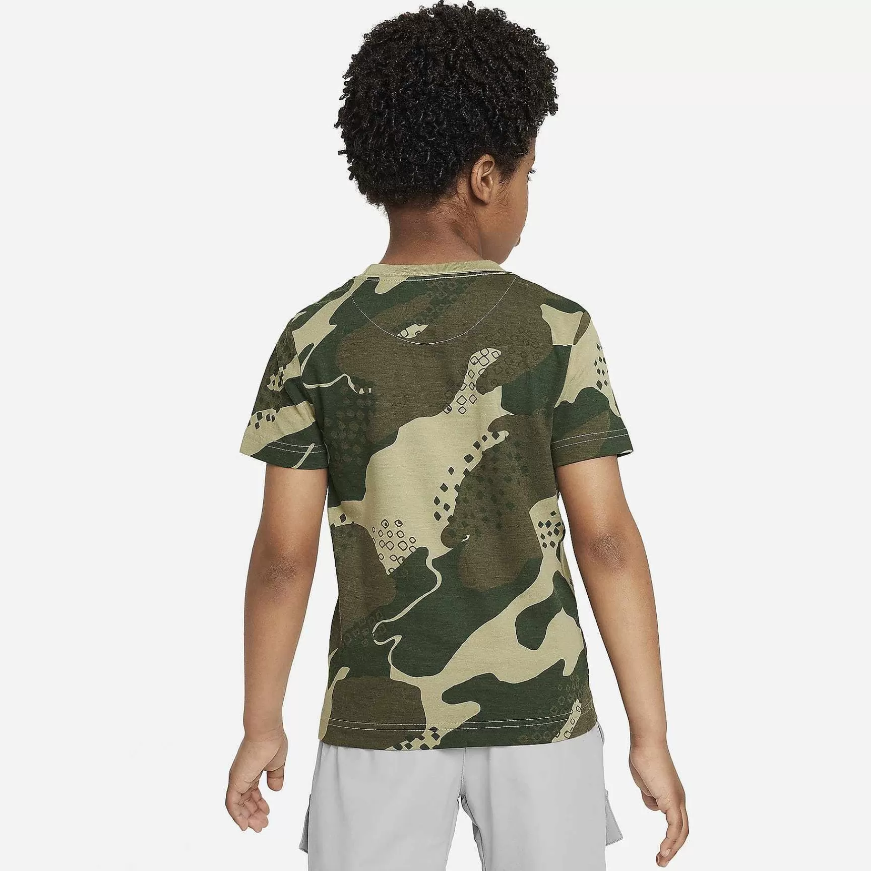 Nike Club Seasonal Camo Basic T-Shirt -Kinderen Tops En T-Shirts