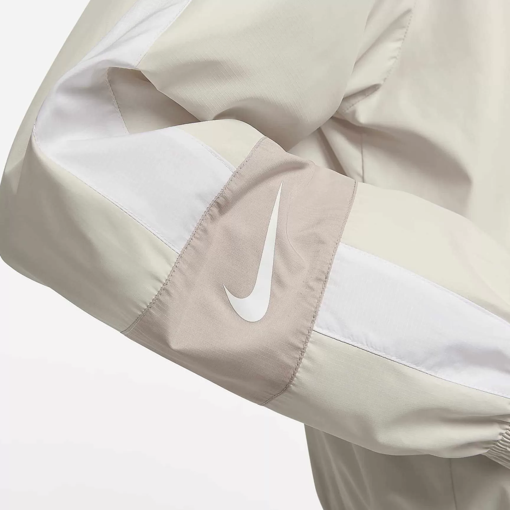 Nike Vs Essentieel -Vrouwen Bovenkleding En Jassen